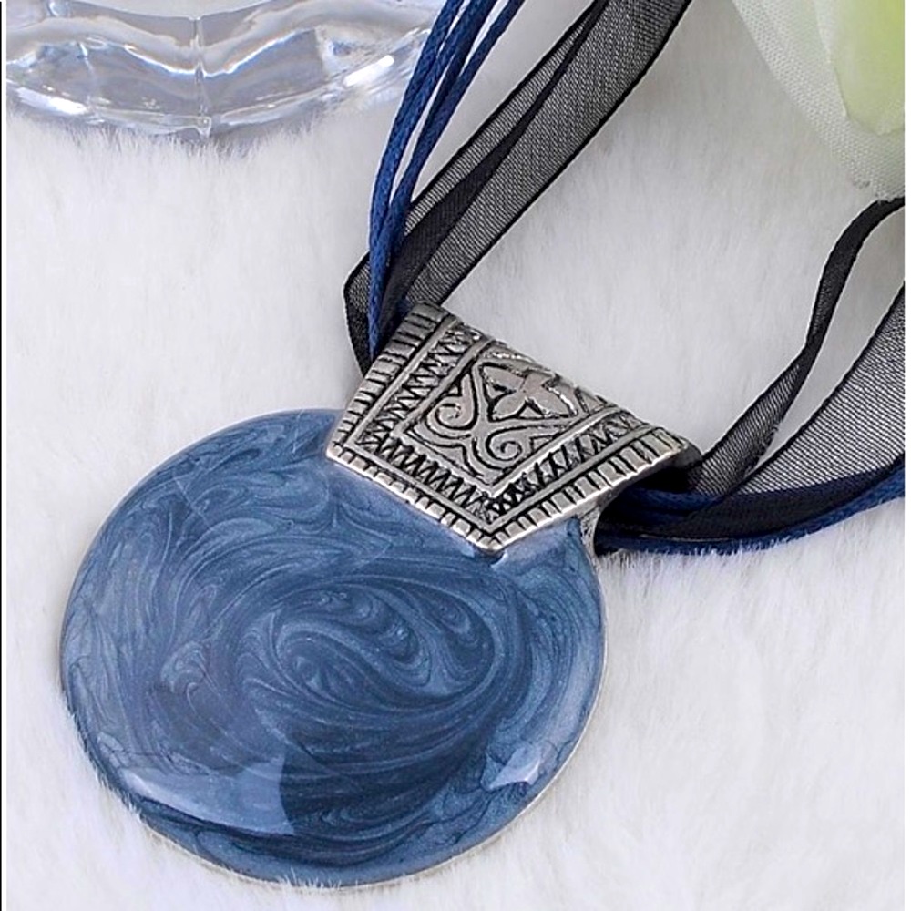 Adorable Beautiful Blue Silver Necklace In Ribbon Chain New 13$